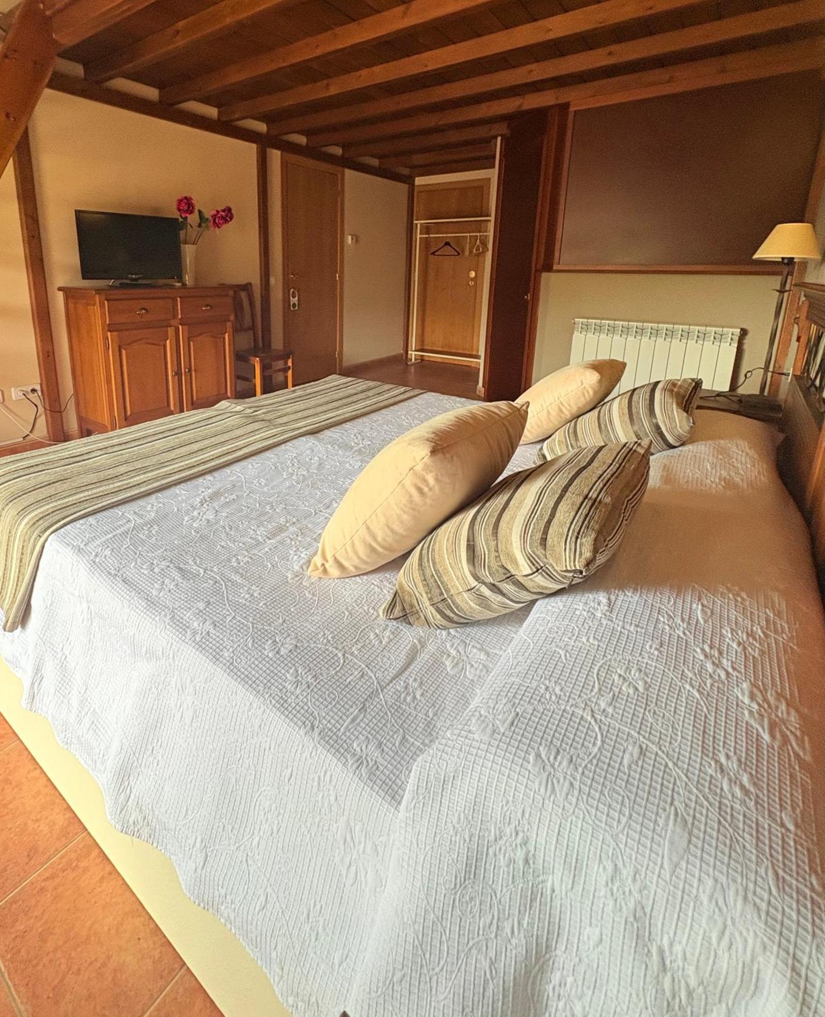 Hotel Guara Inluka Las Almunias Екстер'єр фото