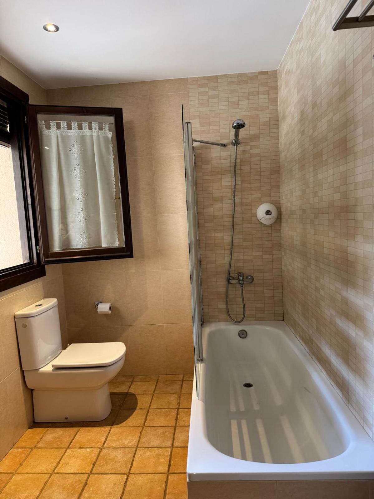 Hotel Guara Inluka Las Almunias Екстер'єр фото