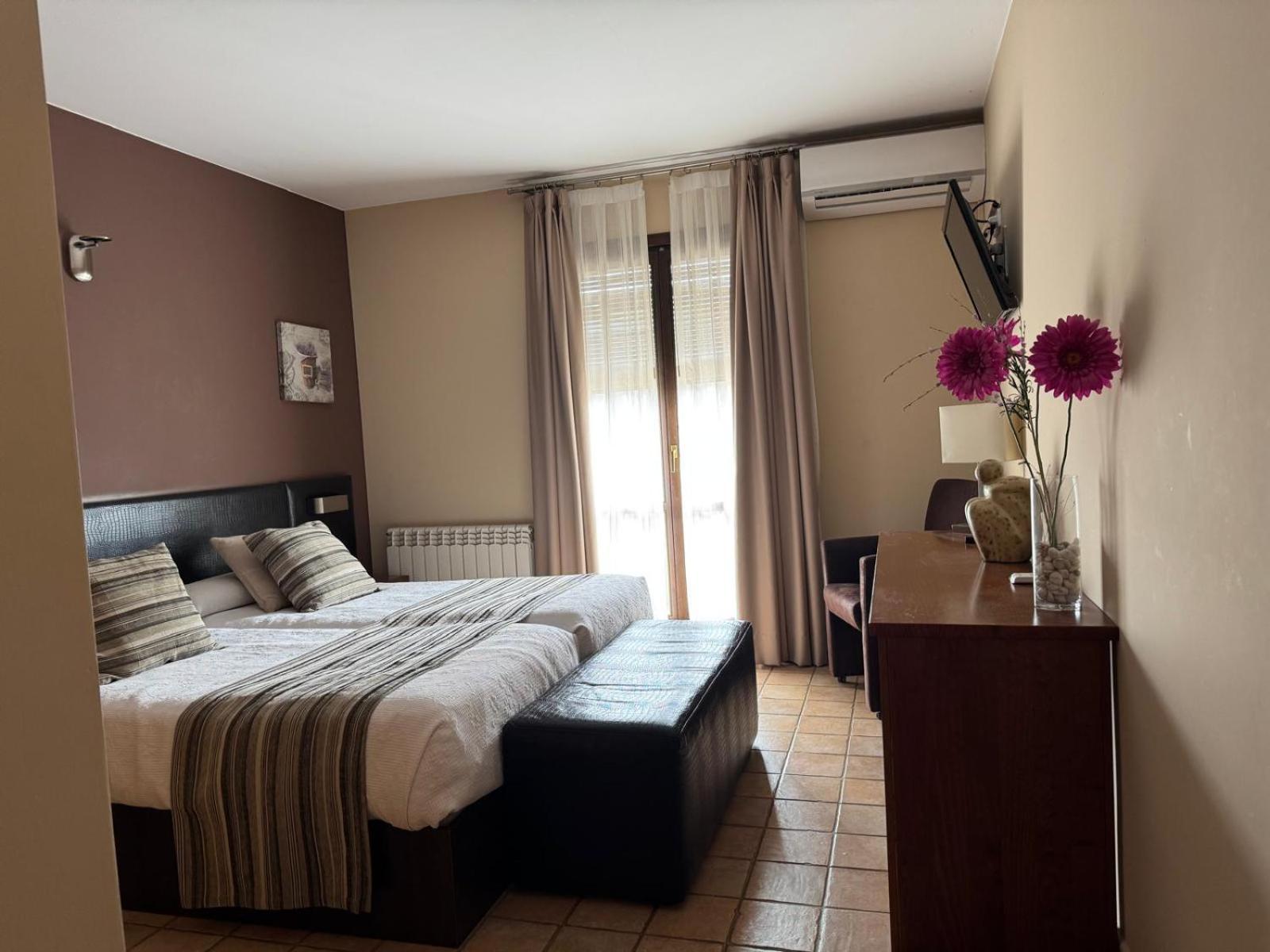 Hotel Guara Inluka Las Almunias Екстер'єр фото
