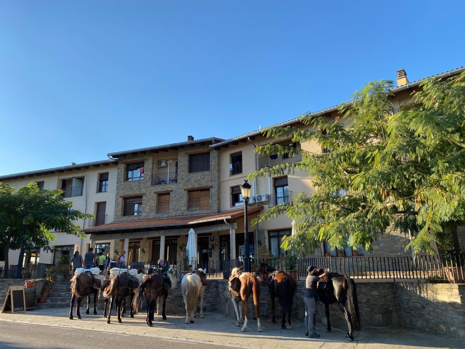 Hotel Guara Inluka Las Almunias Екстер'єр фото