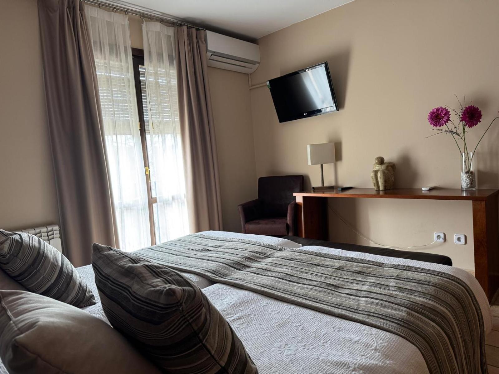 Hotel Guara Inluka Las Almunias Екстер'єр фото